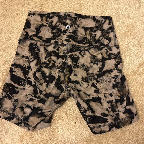 Lululemon spandex shorts - Picture 2 of 3